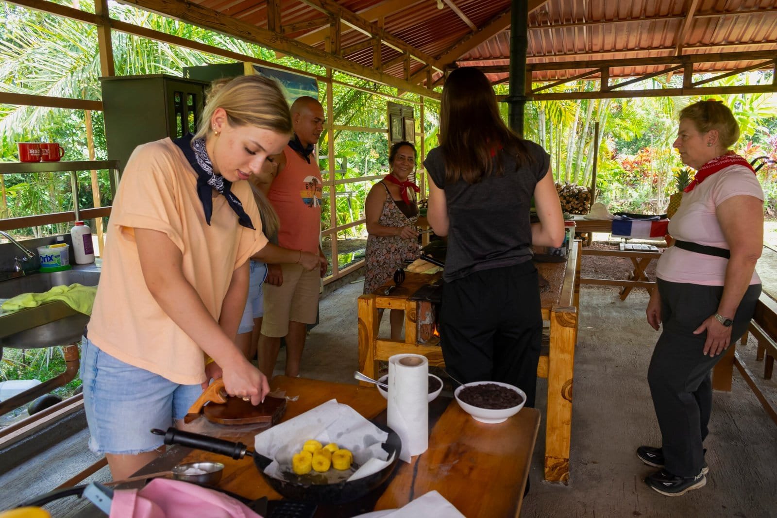 woman preparing patacones